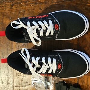 New In Box Heelys Vibrant Wheeled Shoe Never Worn